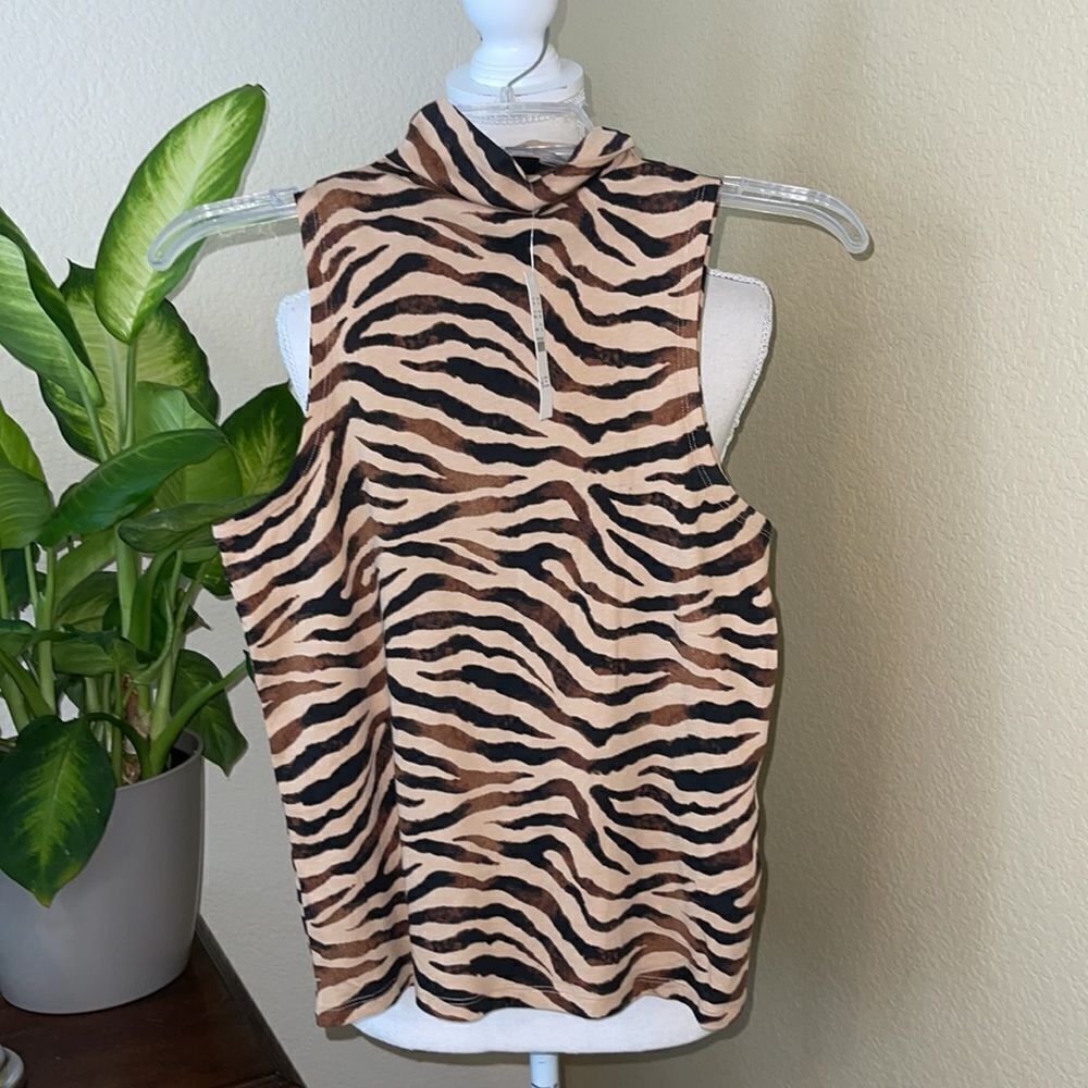 J CREW MOCK NECK SLEEVELESS TEE ANIMAL PRINT TOP SZ XS NWT - Picture 2 of 4